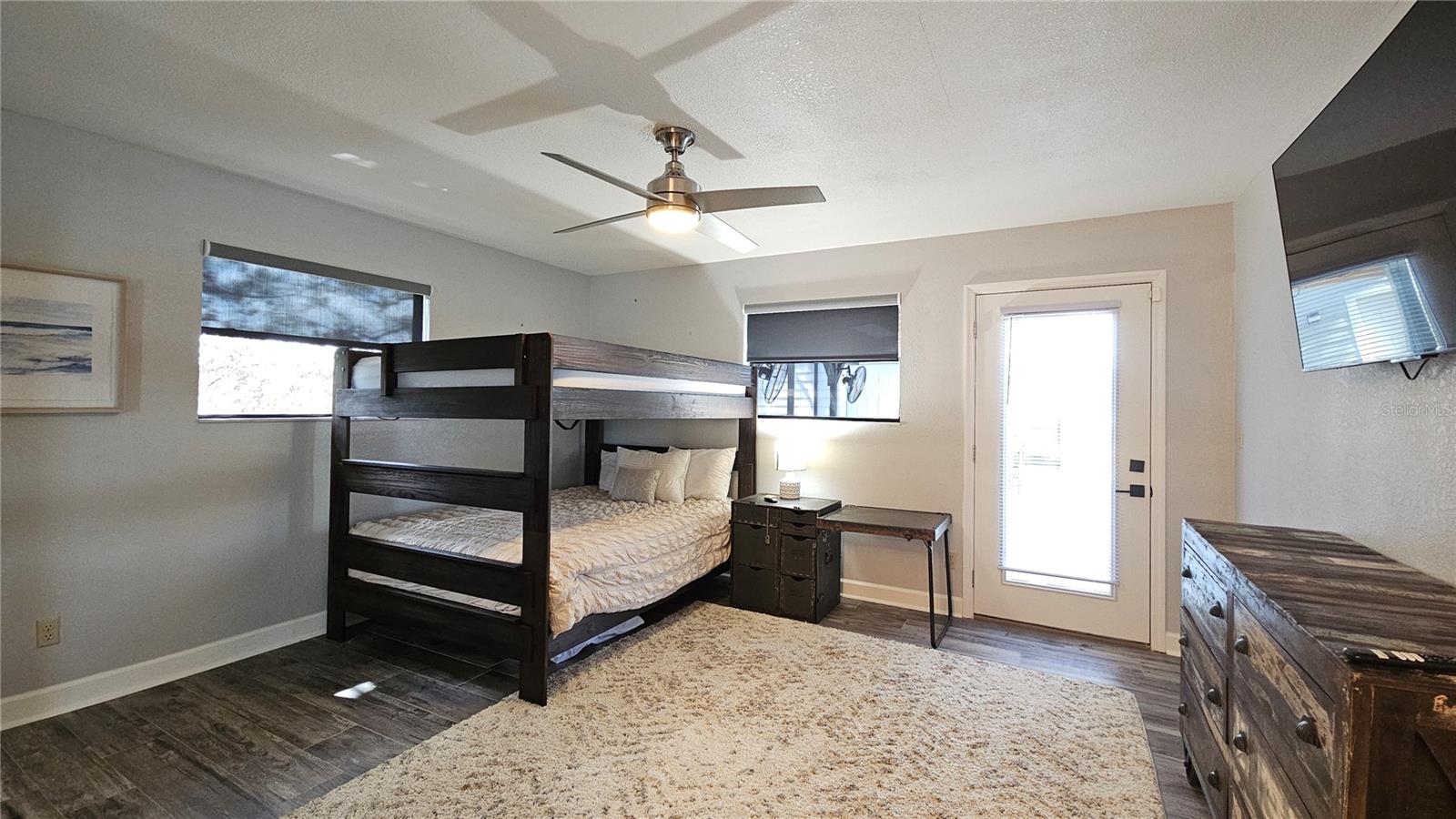 Listing photo id 10 for 2628 Sunset Drive