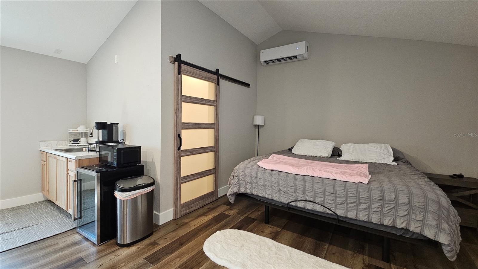 Listing photo id 16 for 2628 Sunset Drive