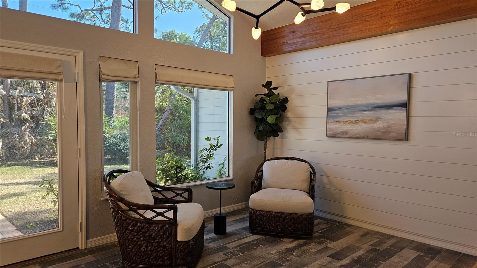 Listing photo id 6 for 2628 Sunset Drive