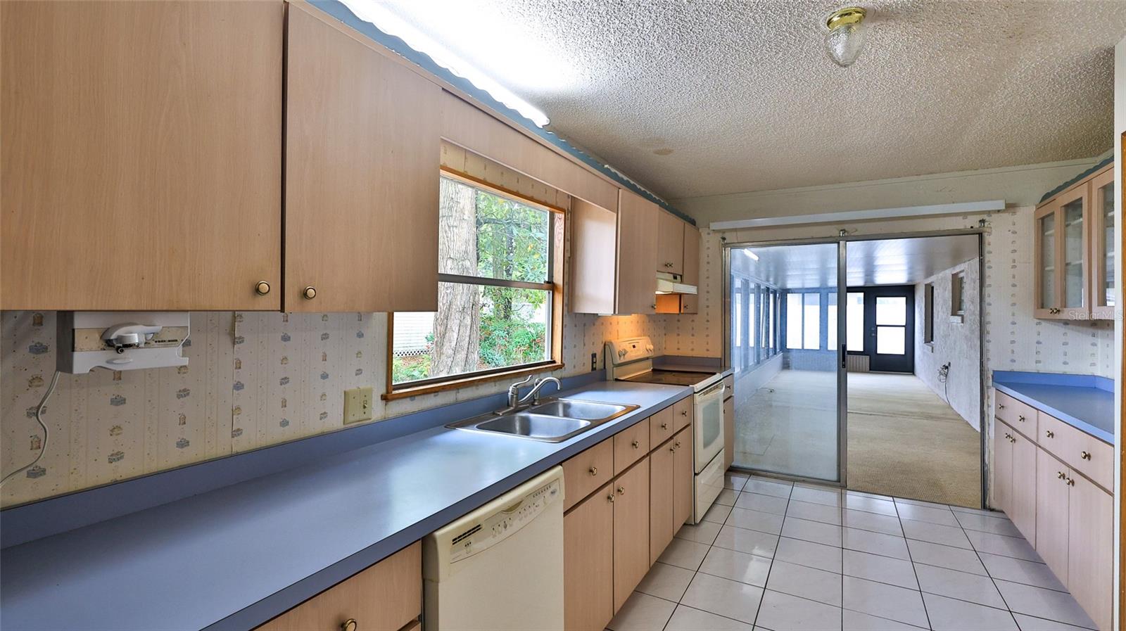 Image 6 of 15 For 461 Austin Street