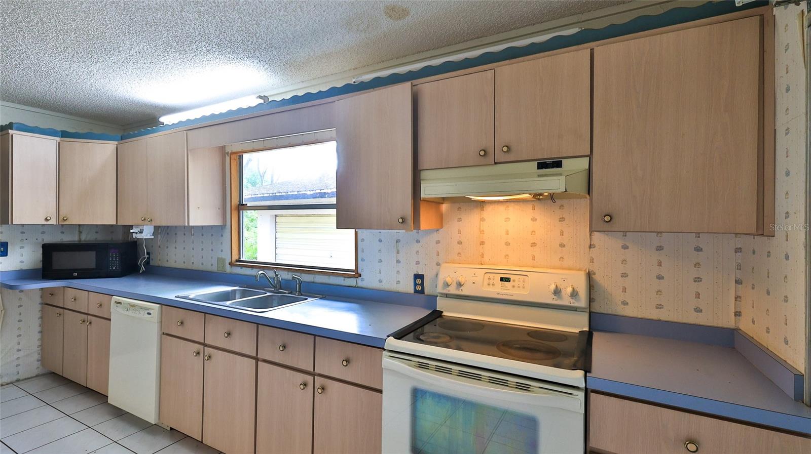 Image 7 of 15 For 461 Austin Street