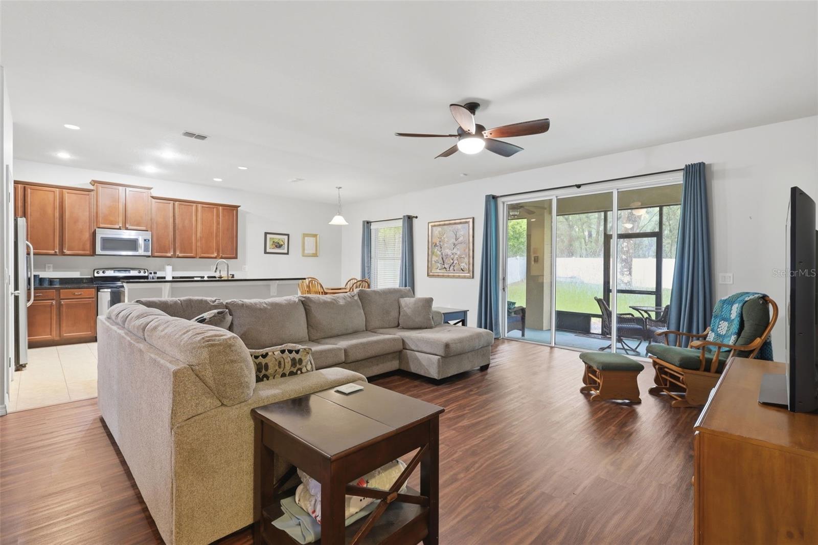 Image 17 of 48 For 1604 Blue Grass Boulevard