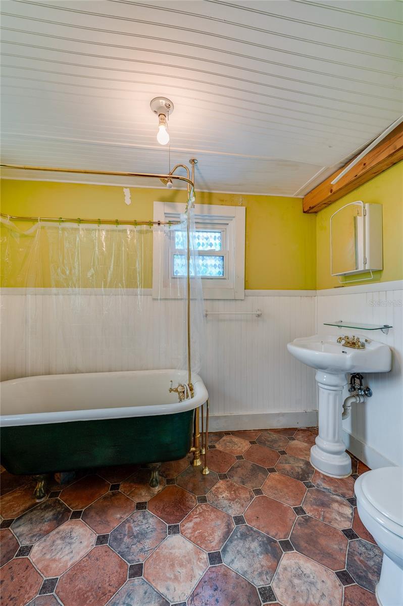 Image 18 of 40 For 715 Neal Street