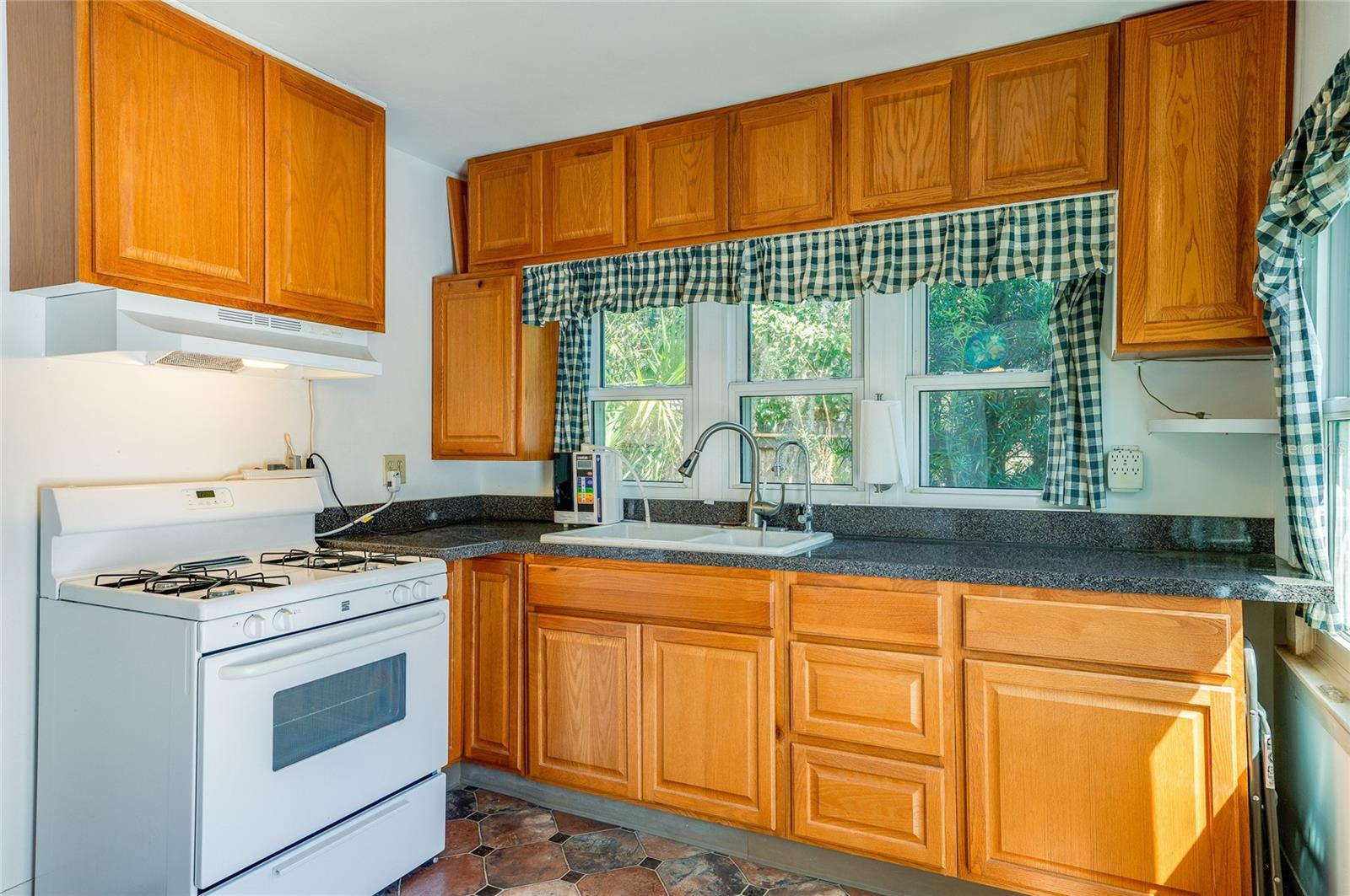 Image 8 of 40 For 715 Neal Street