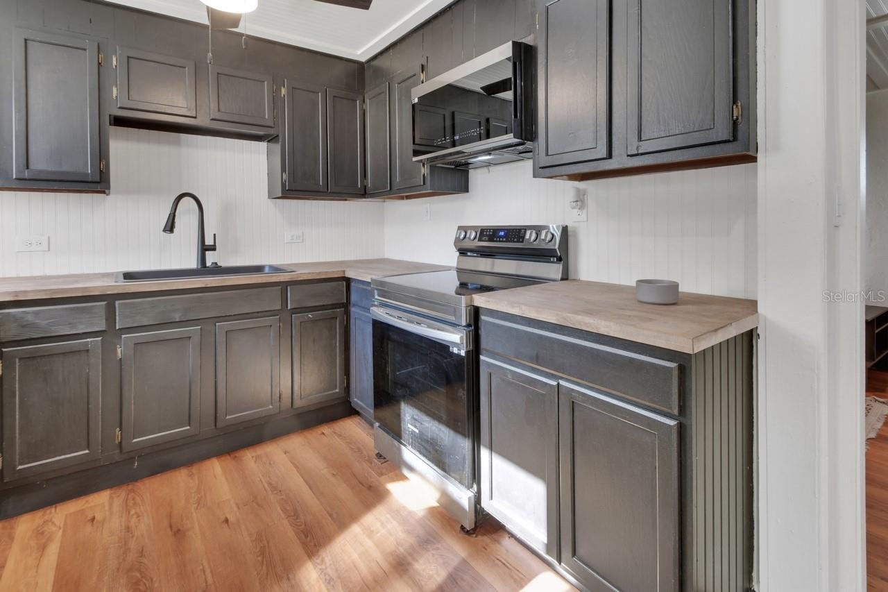 Image 9 of 24 For 133 Lucie Avenue