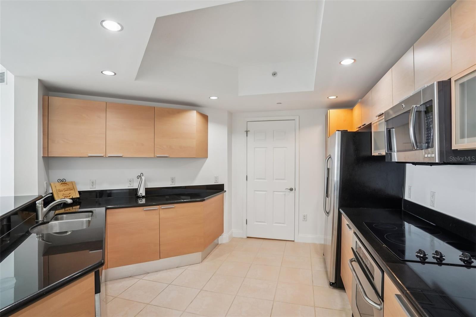 Image 12 of 33 For 231 Riverside Drive 807-1