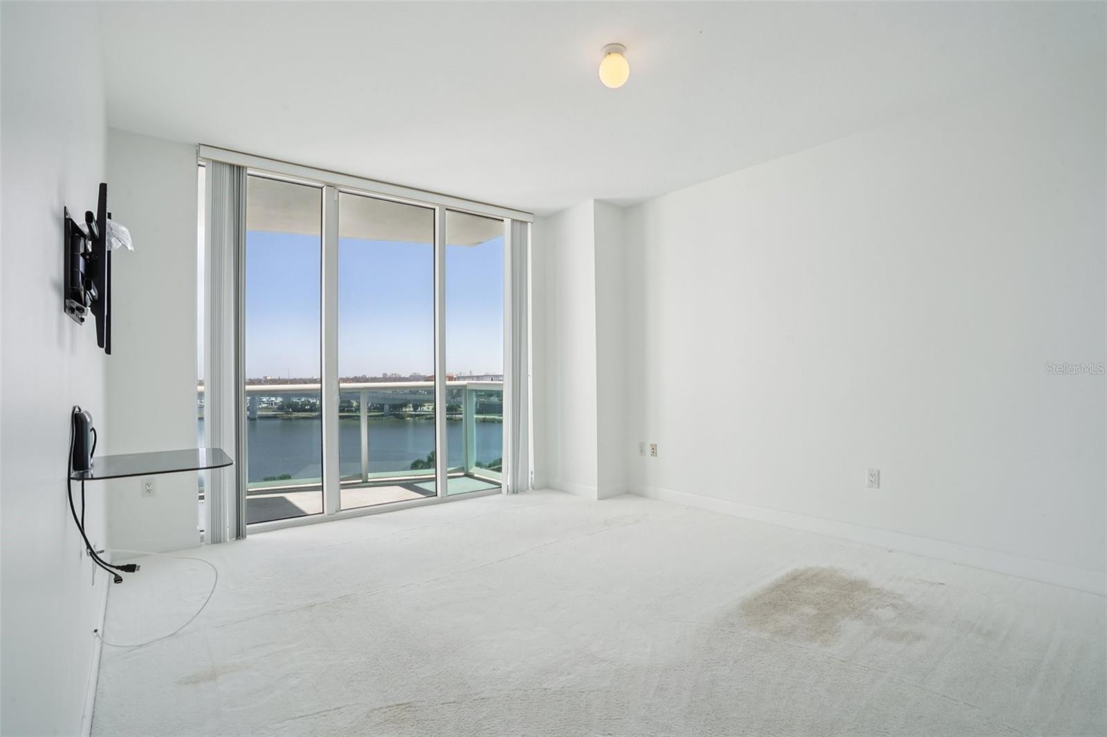 Image 16 of 33 For 231 Riverside Drive 807-1