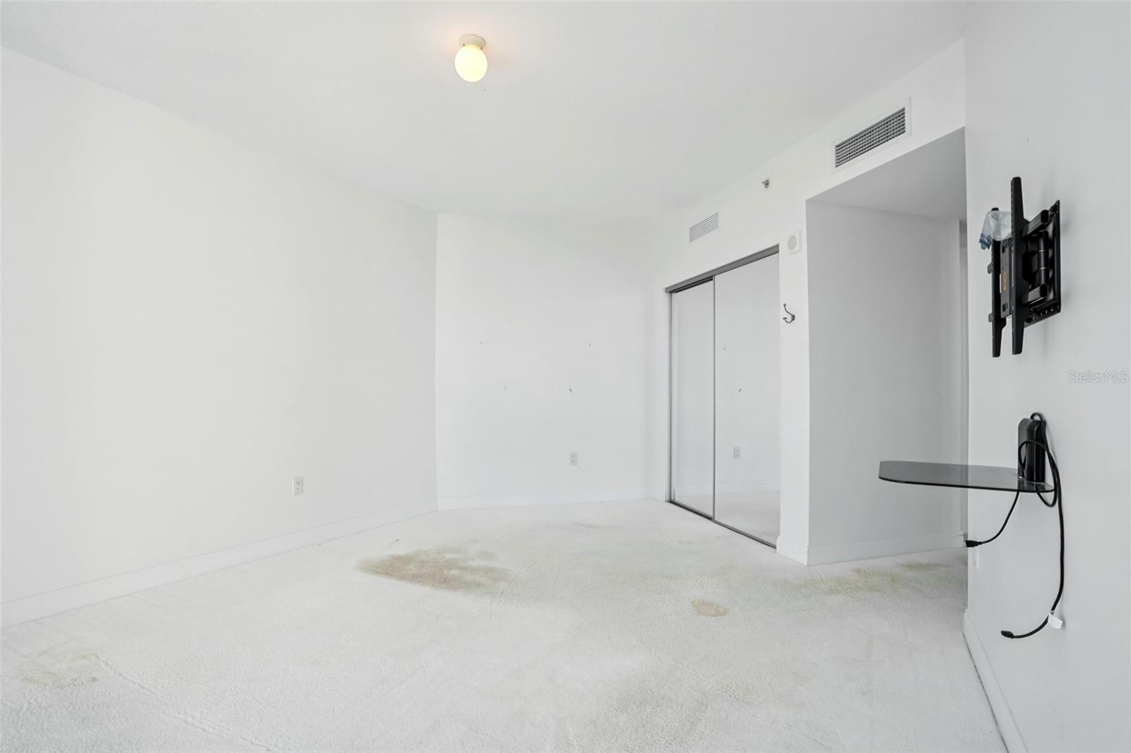 Image 17 of 33 For 231 Riverside Drive 807-1