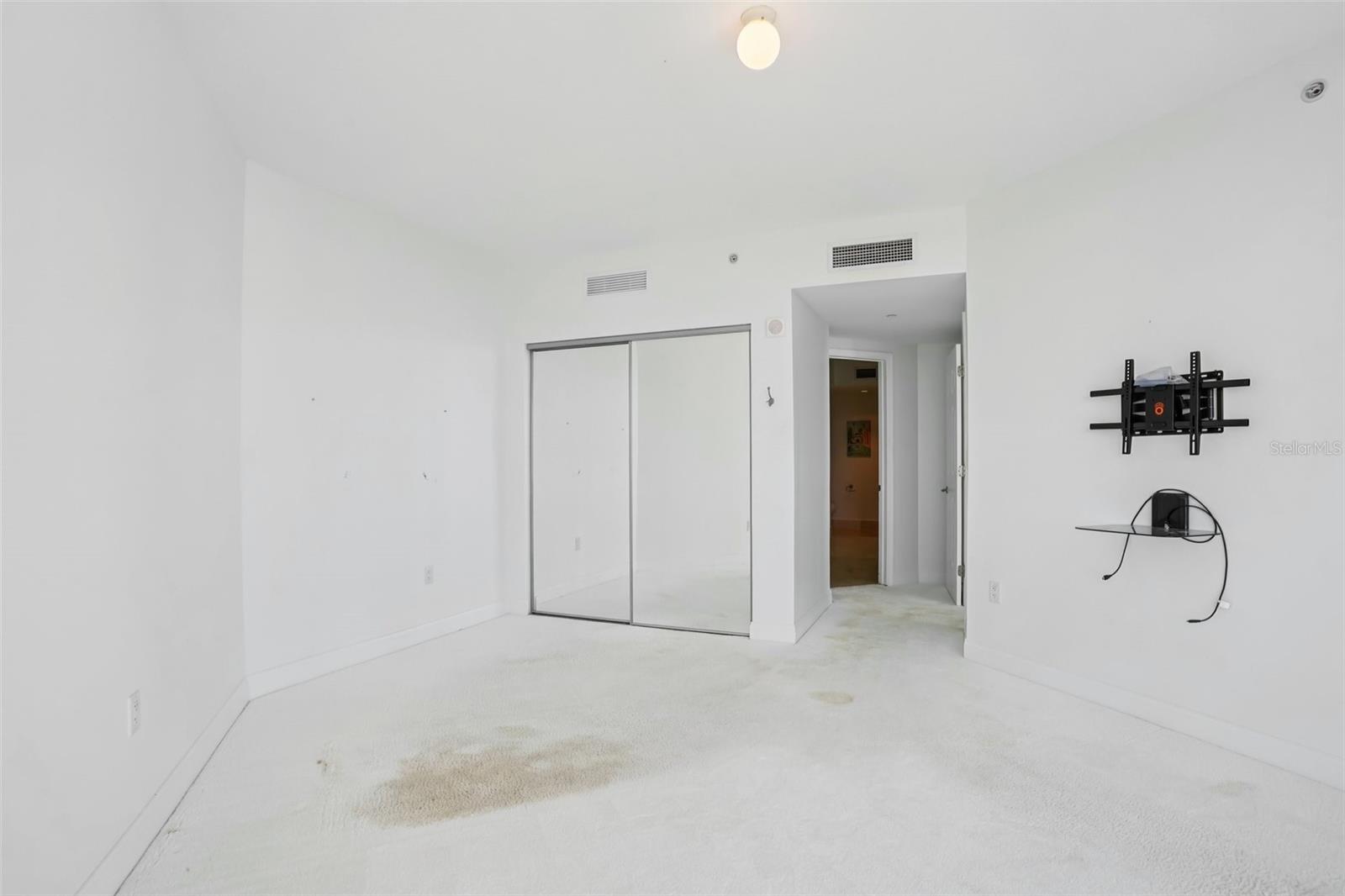 Image 18 of 33 For 231 Riverside Drive 807-1