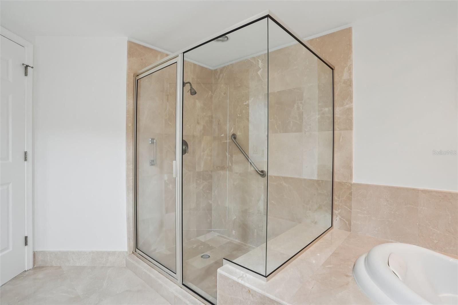 Image 22 of 33 For 231 Riverside Drive 807-1