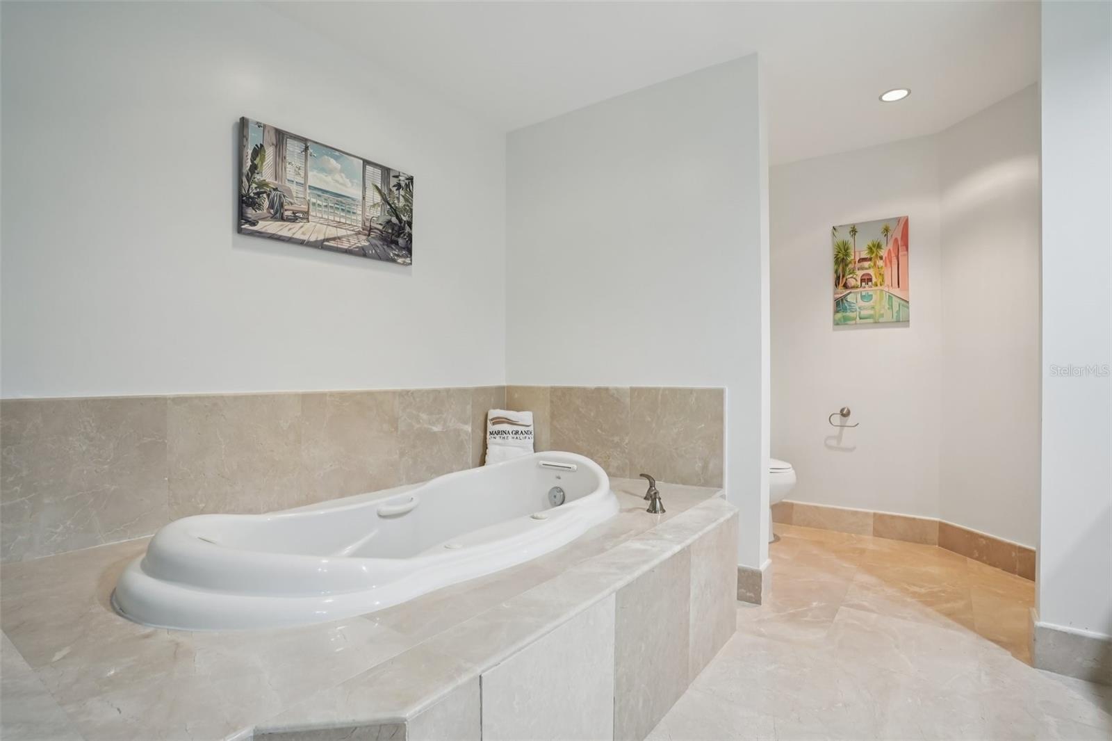 Image 23 of 33 For 231 Riverside Drive 807-1