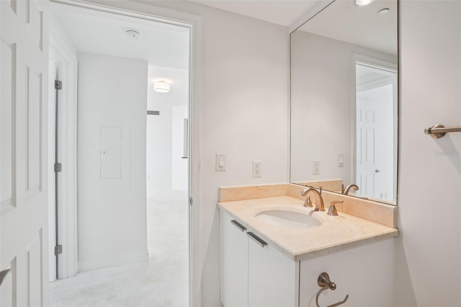 Image 28 of 33 For 231 Riverside Drive 807-1