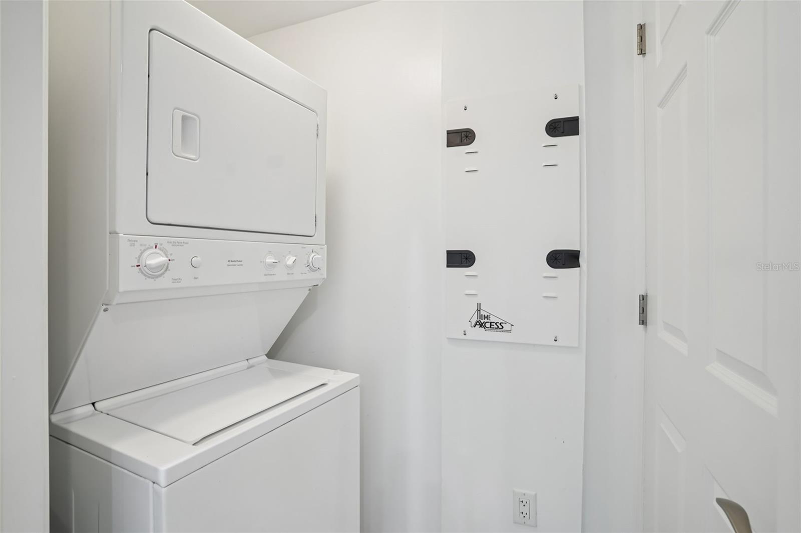 Image 29 of 33 For 231 Riverside Drive 807-1