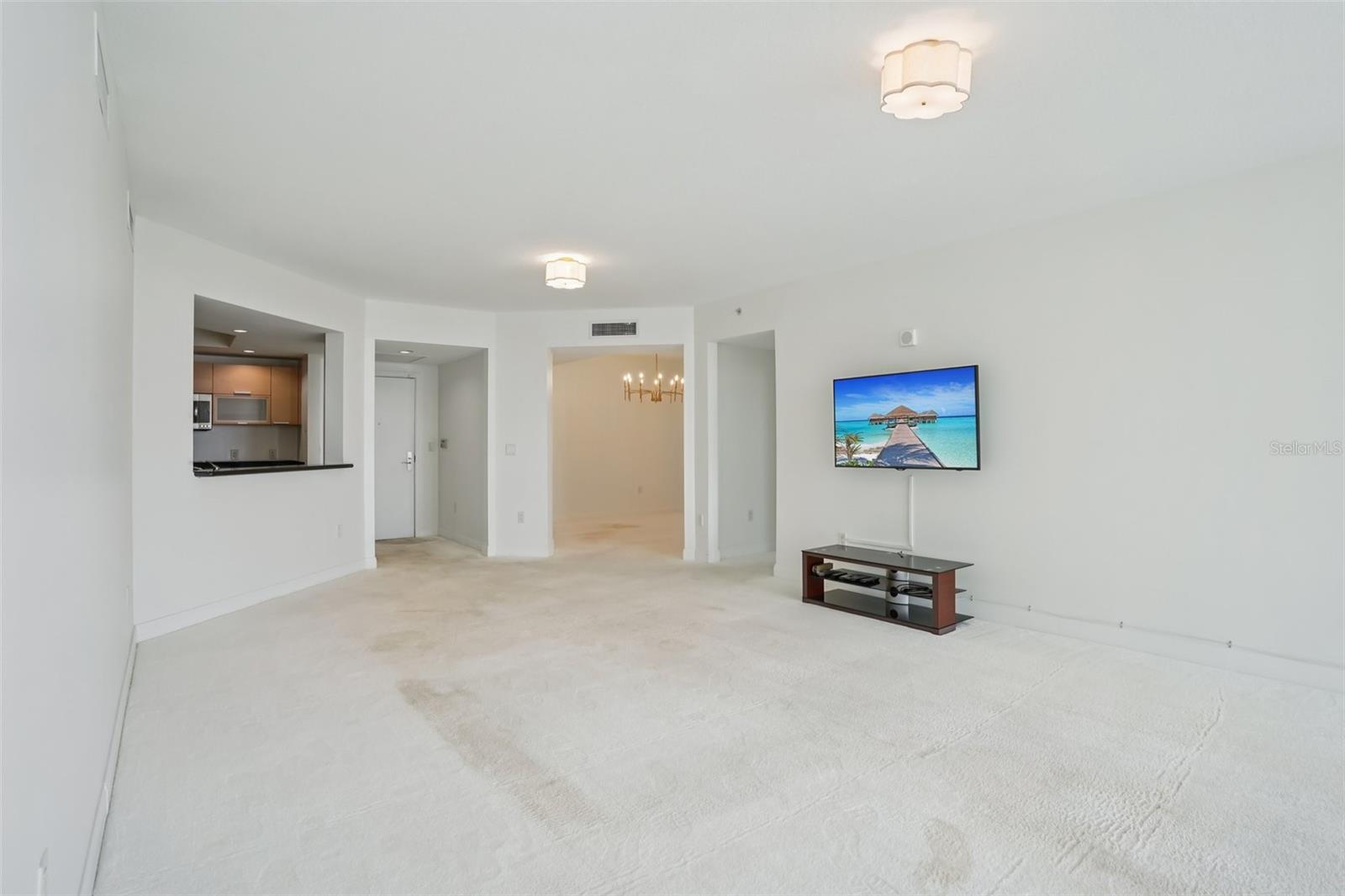 Image 7 of 33 For 231 Riverside Drive 807-1