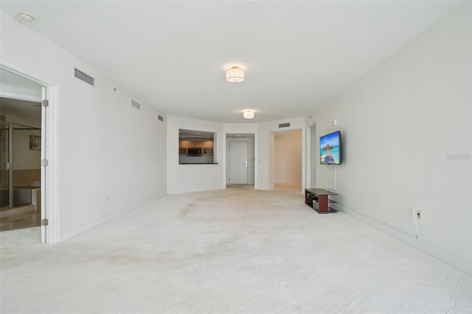 Image 8 of 33 For 231 Riverside Drive 807-1