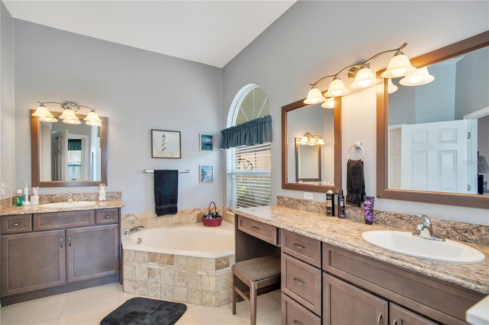 Image 20 of 37 For 5 King Edward Drive