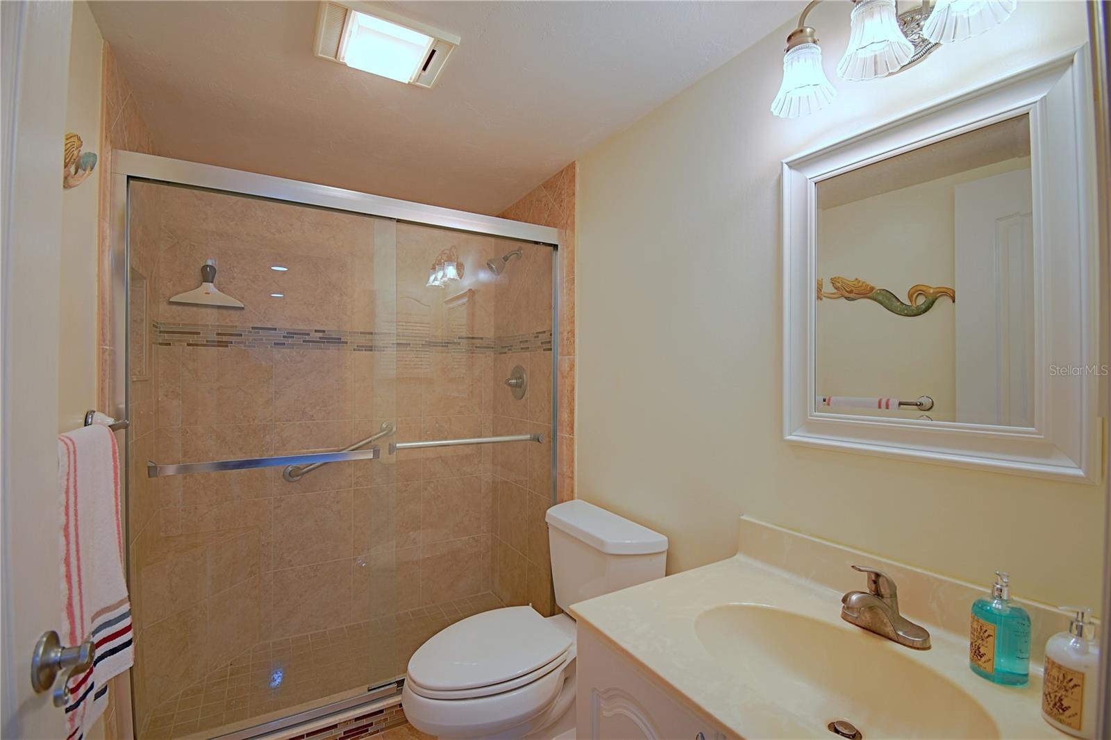 Image 17 of 50 For 4 Oceans West Boulevard 406a