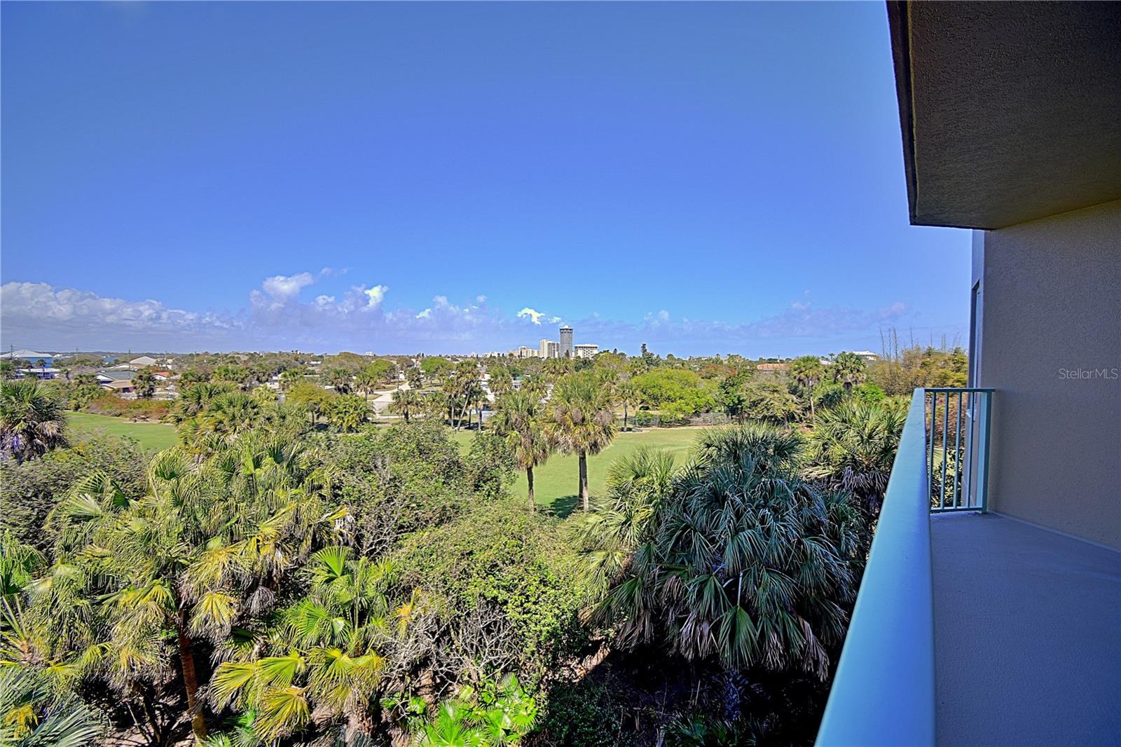 Image 20 of 50 For 4 Oceans West Boulevard 406a