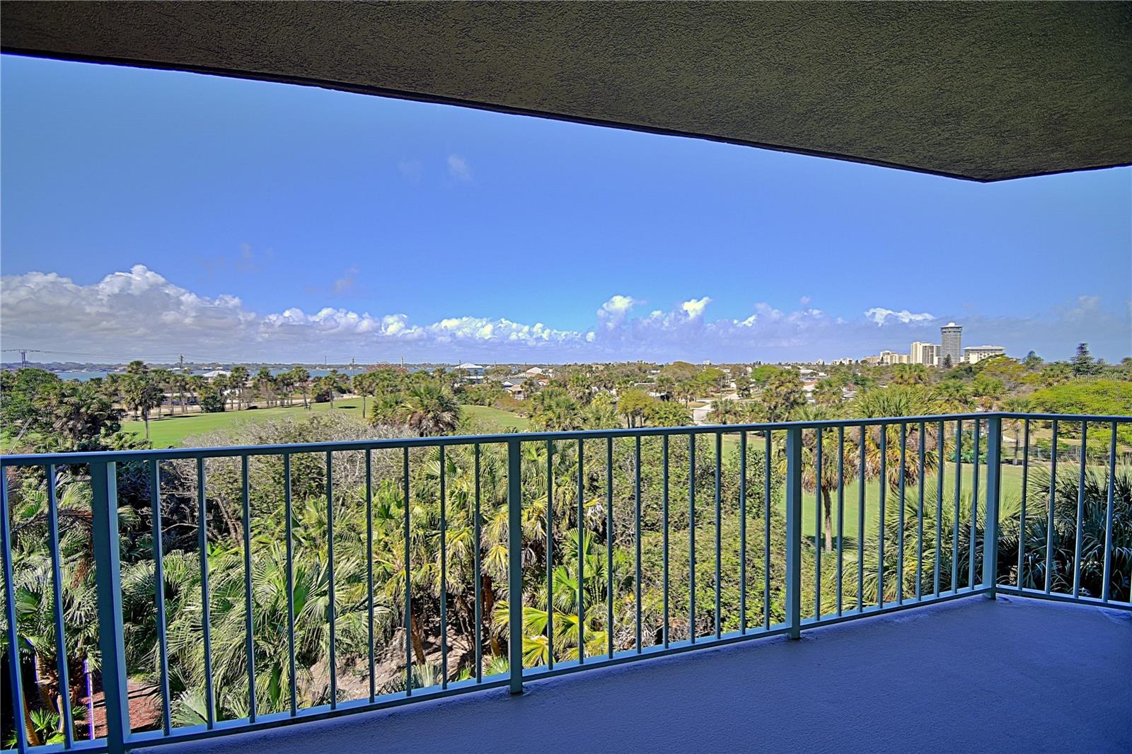 Image 21 of 50 For 4 Oceans West Boulevard 406a