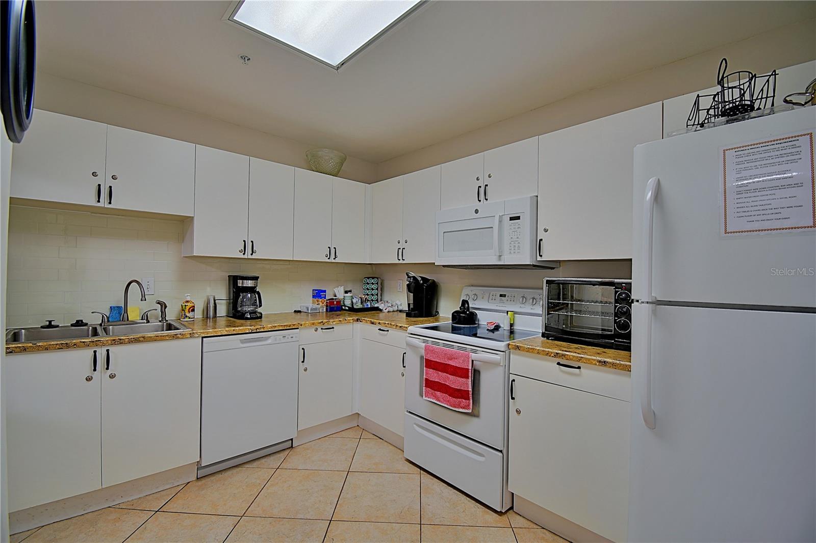 Image 35 of 50 For 4 Oceans West Boulevard 406a