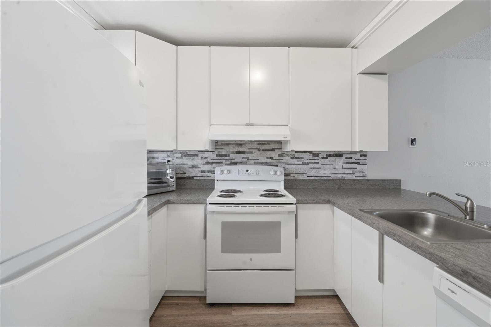 Image 4 of 42 For 100 Kentucky Avenue H106