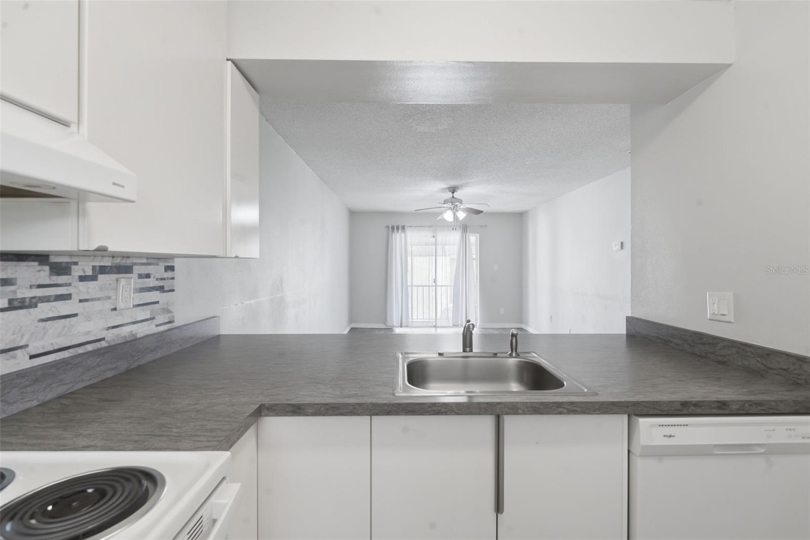 Image 6 of 42 For 100 Kentucky Avenue H106