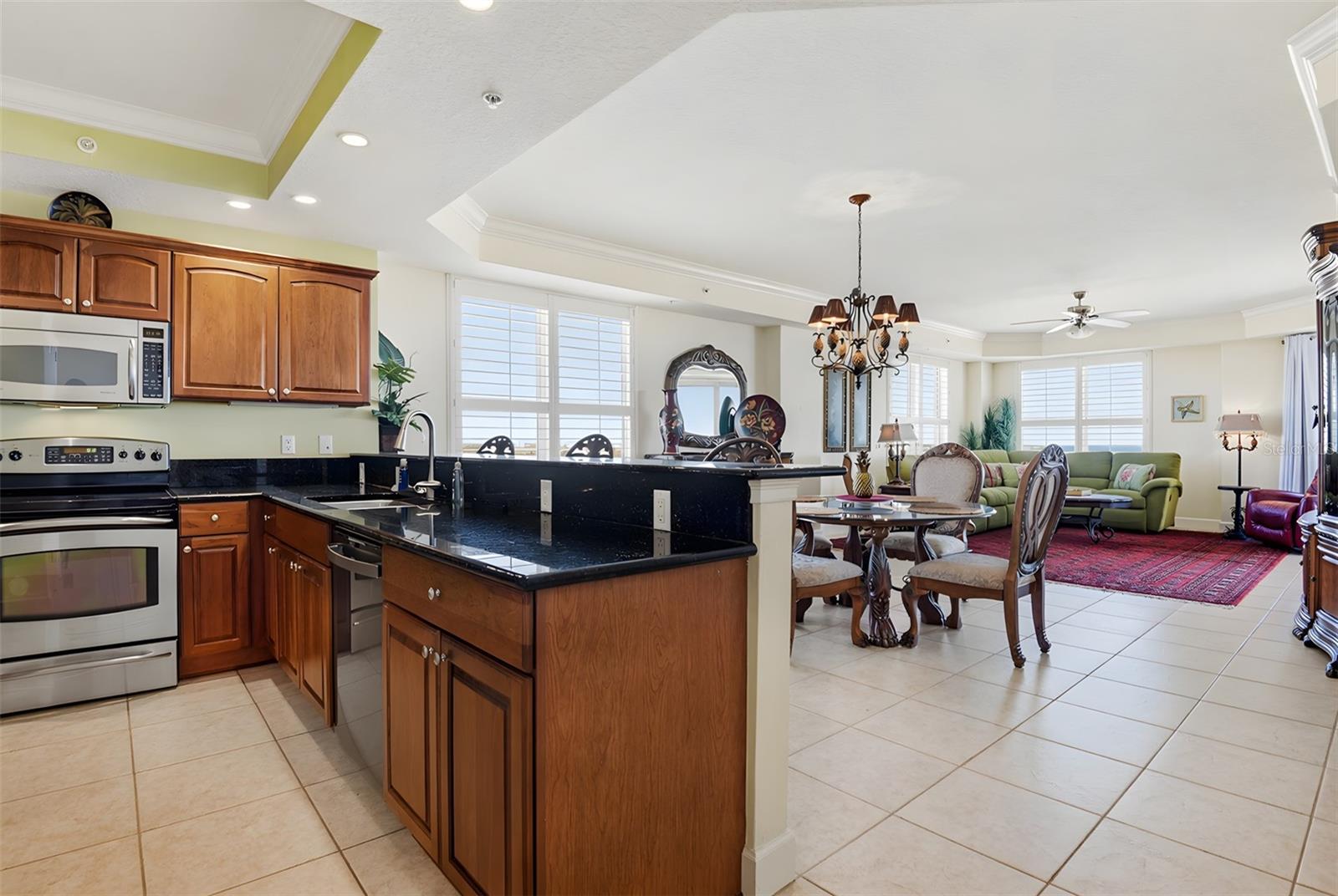 Listing photo id 11 for 2403 Atlantic Avenue 811