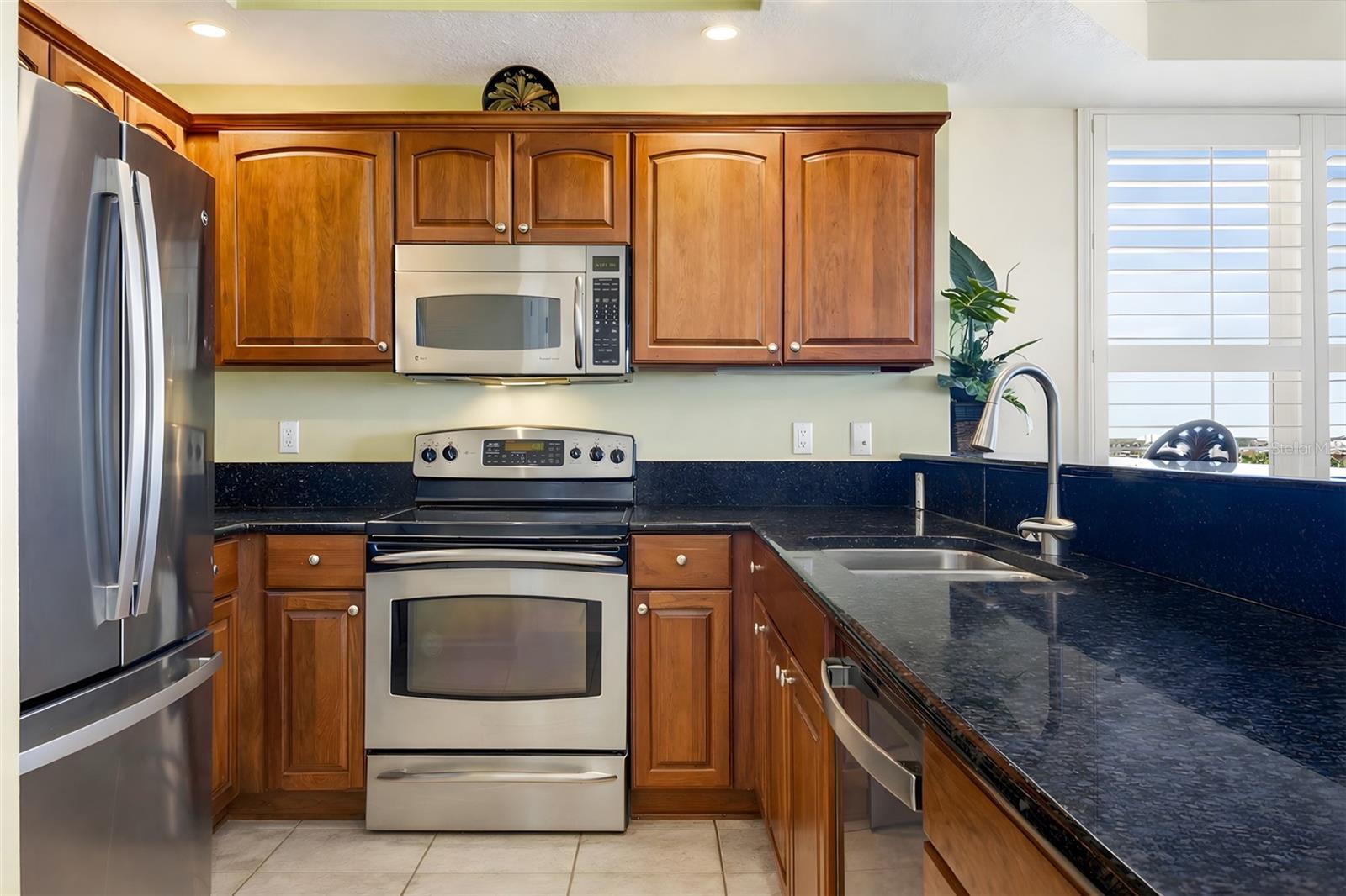 Listing photo id 12 for 2403 Atlantic Avenue 811