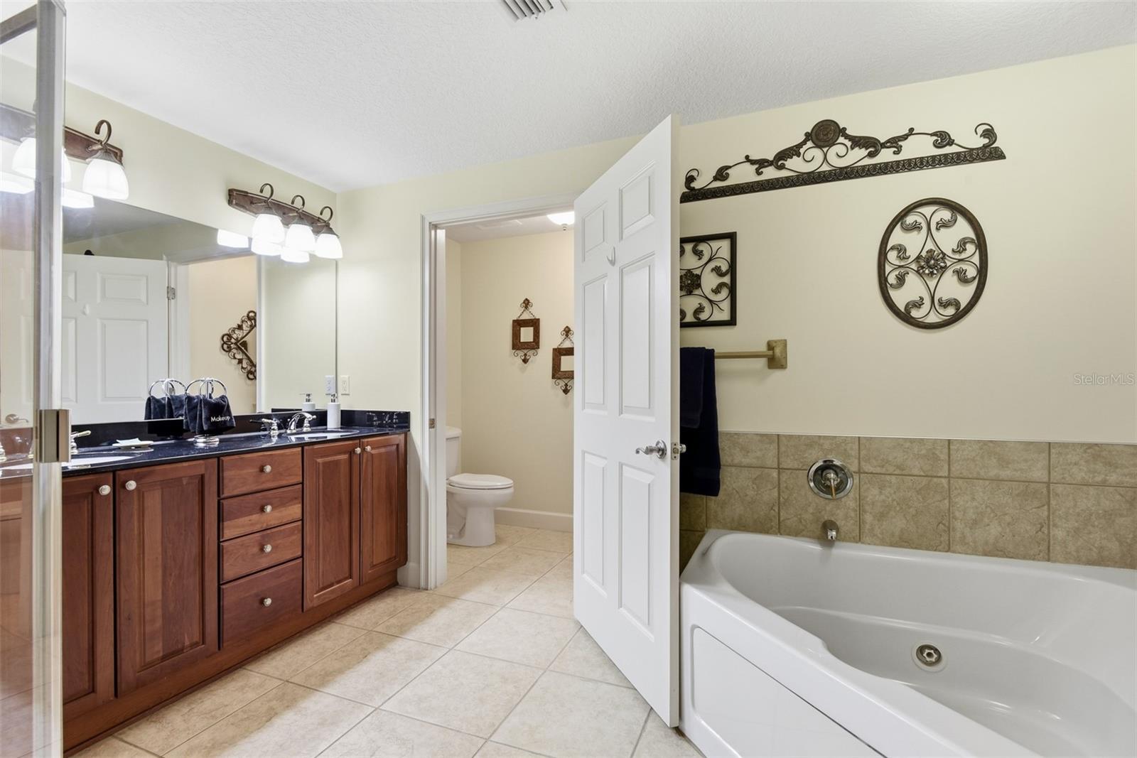 Listing photo id 16 for 2403 Atlantic Avenue 811