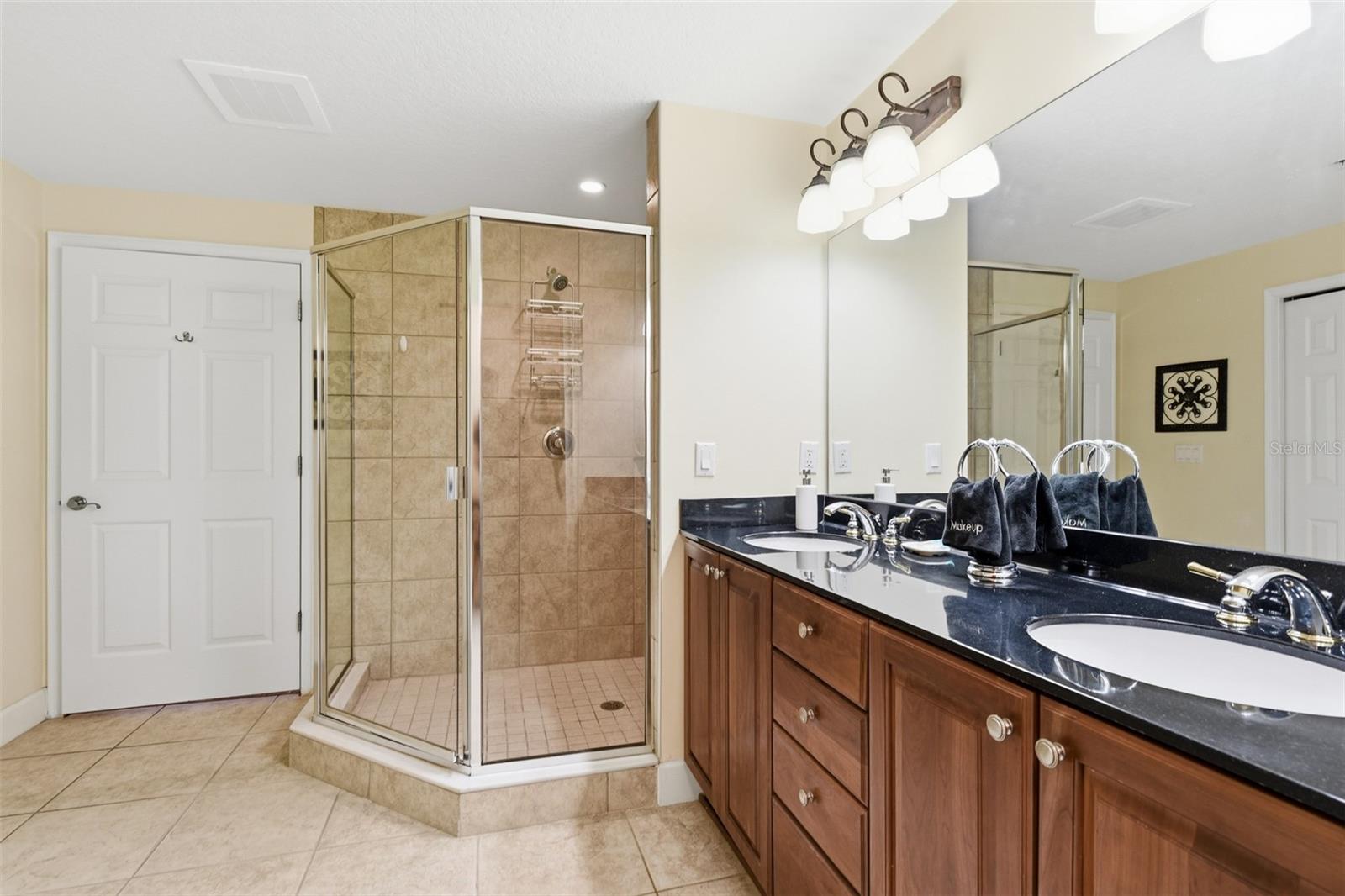 Listing photo id 17 for 2403 Atlantic Avenue 811