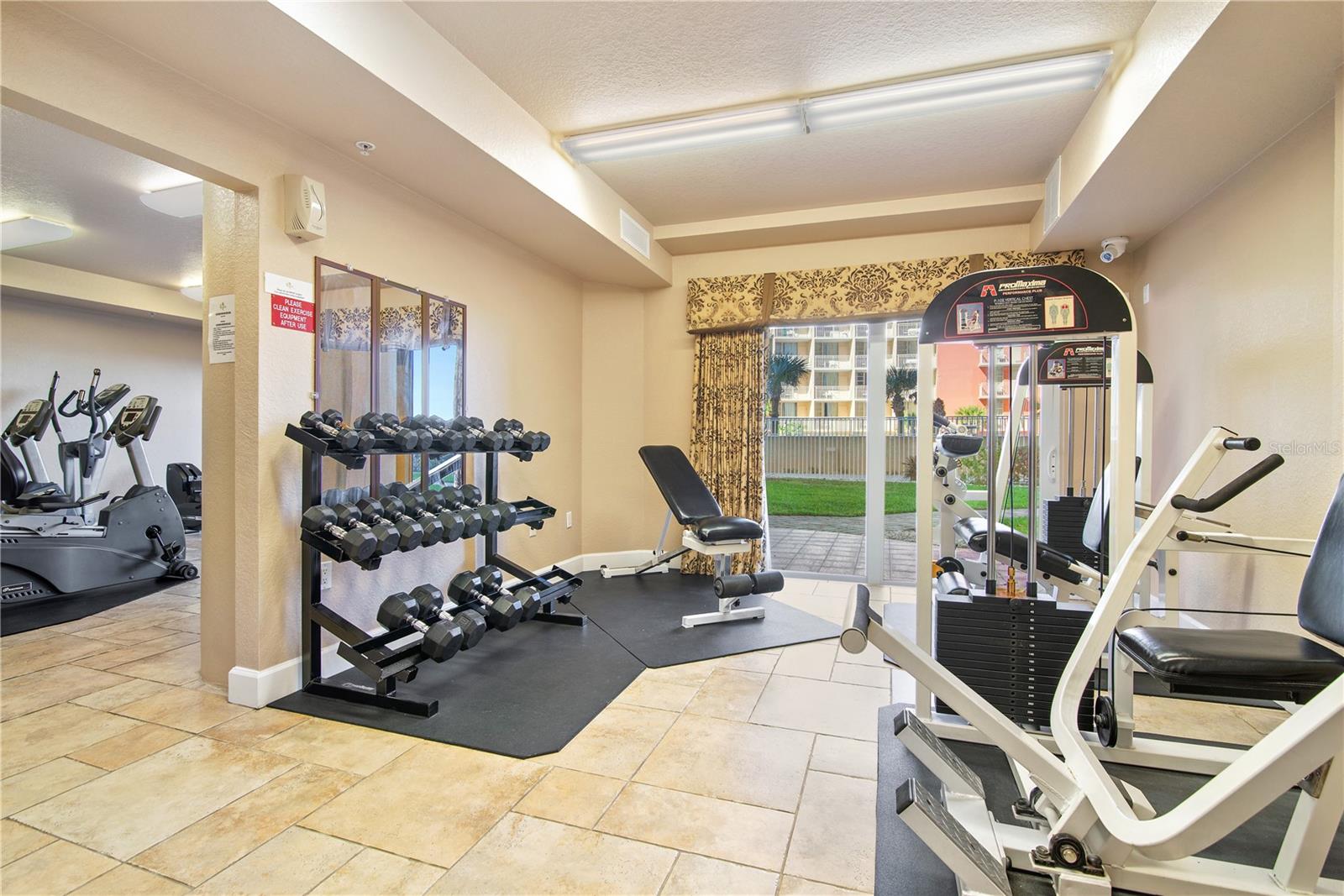 Listing photo id 36 for 2403 Atlantic Avenue 811