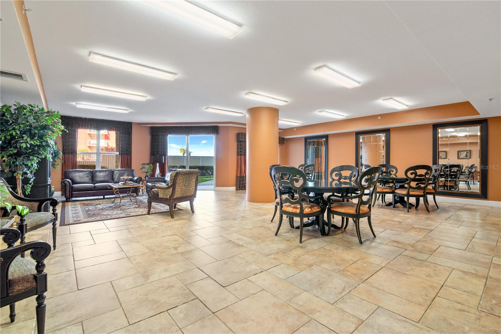 Listing photo id 41 for 2403 Atlantic Avenue 811