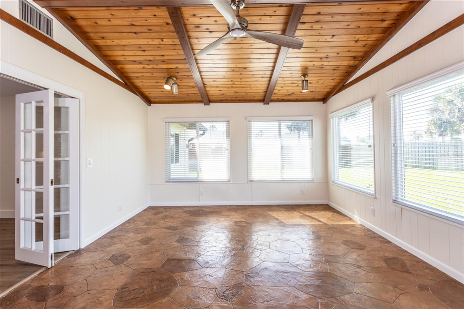 Image 15 of 44 For 4 Sea Hawk Drive