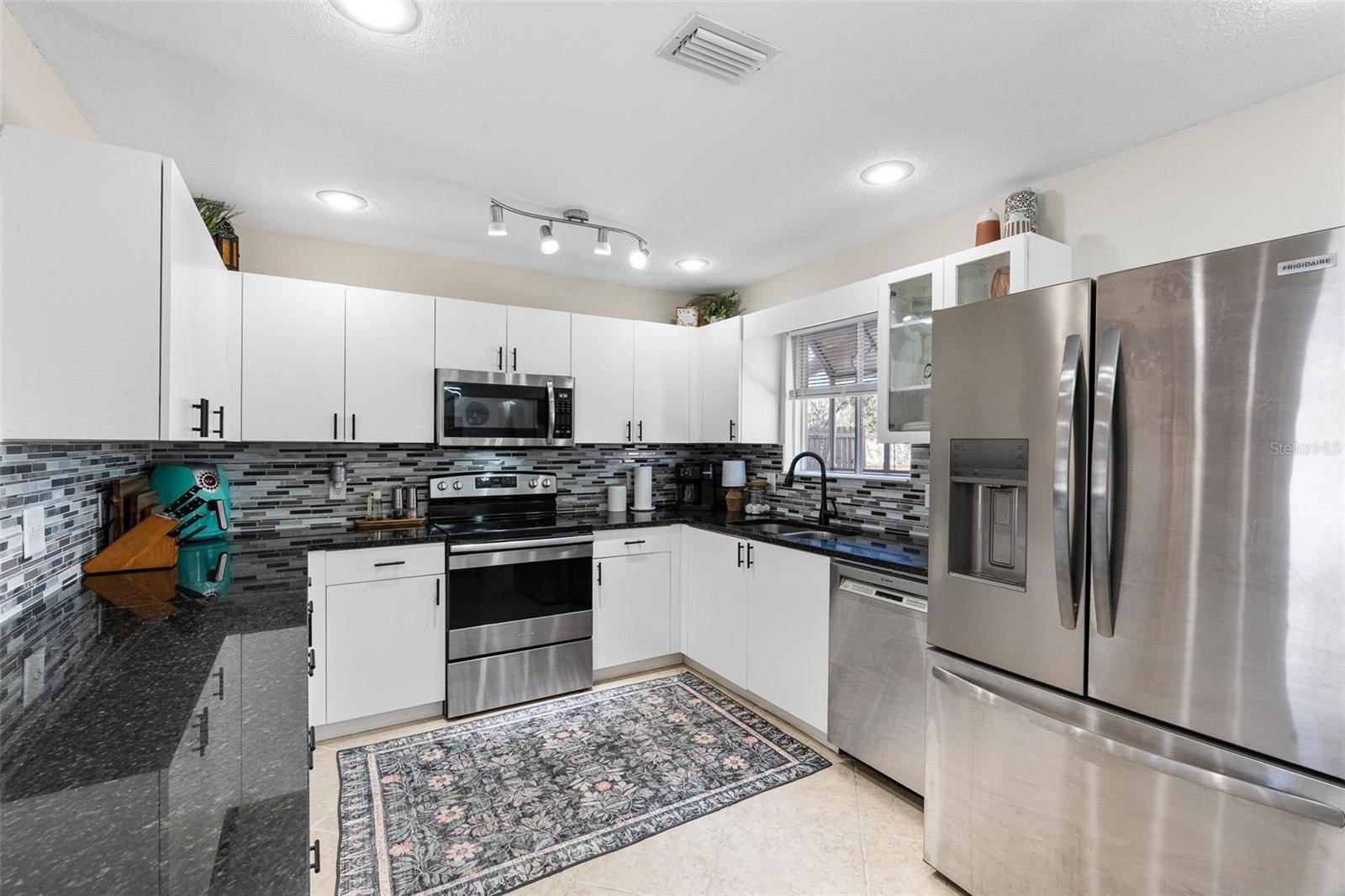 Image 16 of 38 For 1380 2nd Avenue