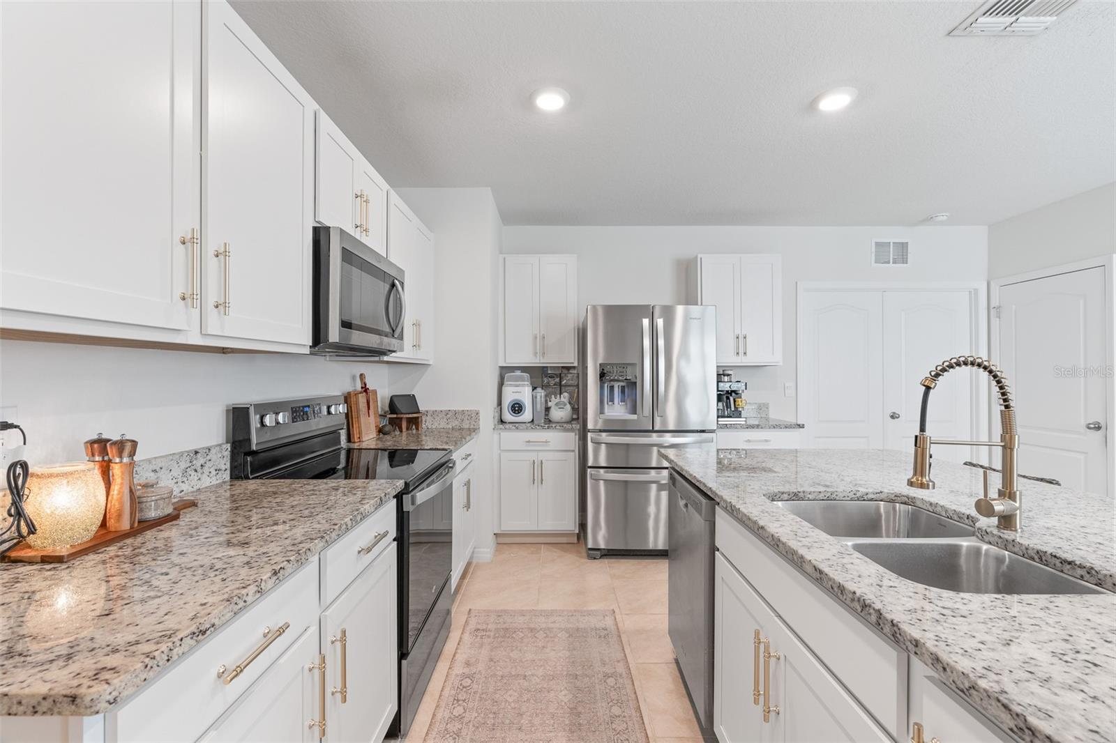 Image 10 of 31 For 365 Caryota Court