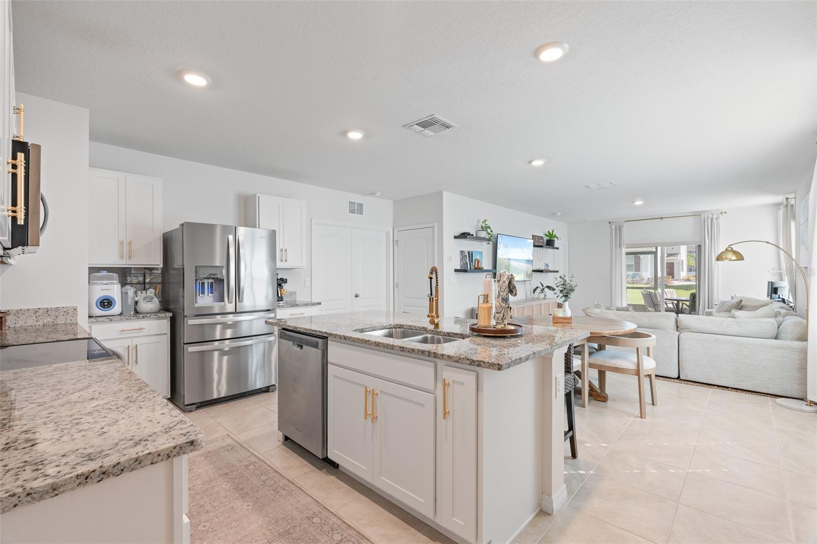 Image 11 of 31 For 365 Caryota Court