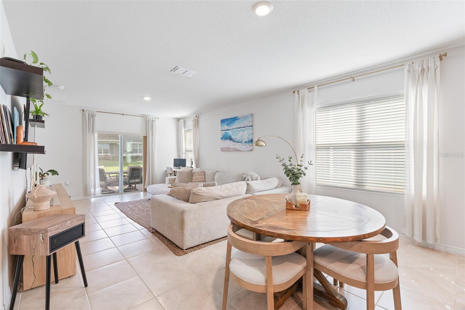 Image 14 of 31 For 365 Caryota Court