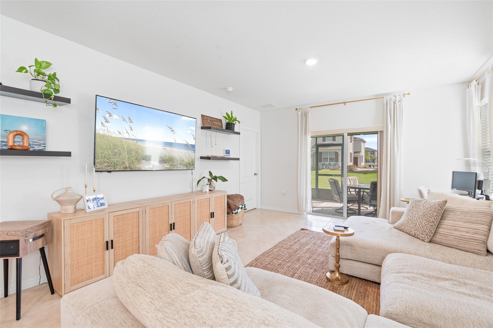 Image 15 of 31 For 365 Caryota Court