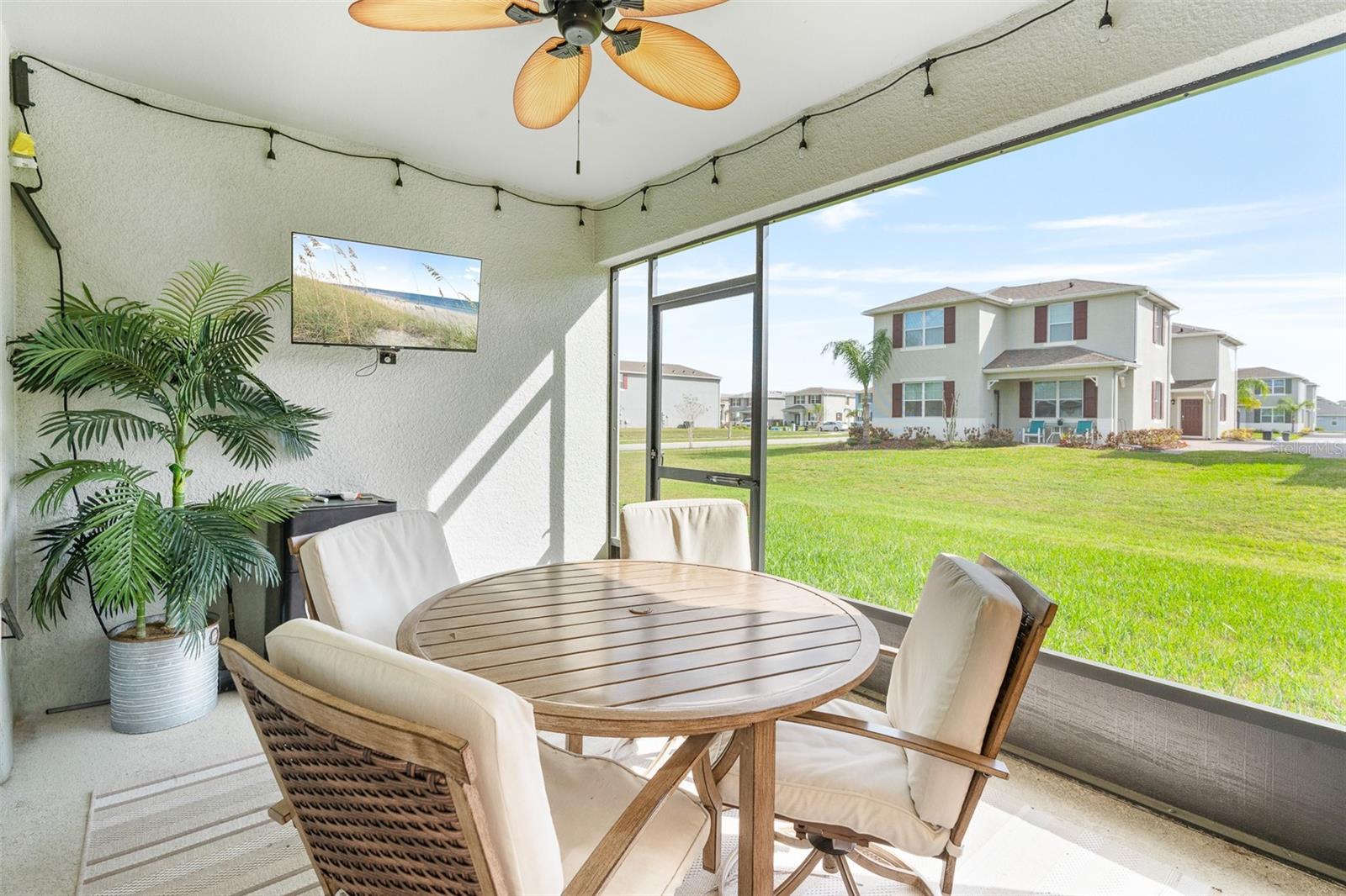 Image 22 of 31 For 365 Caryota Court