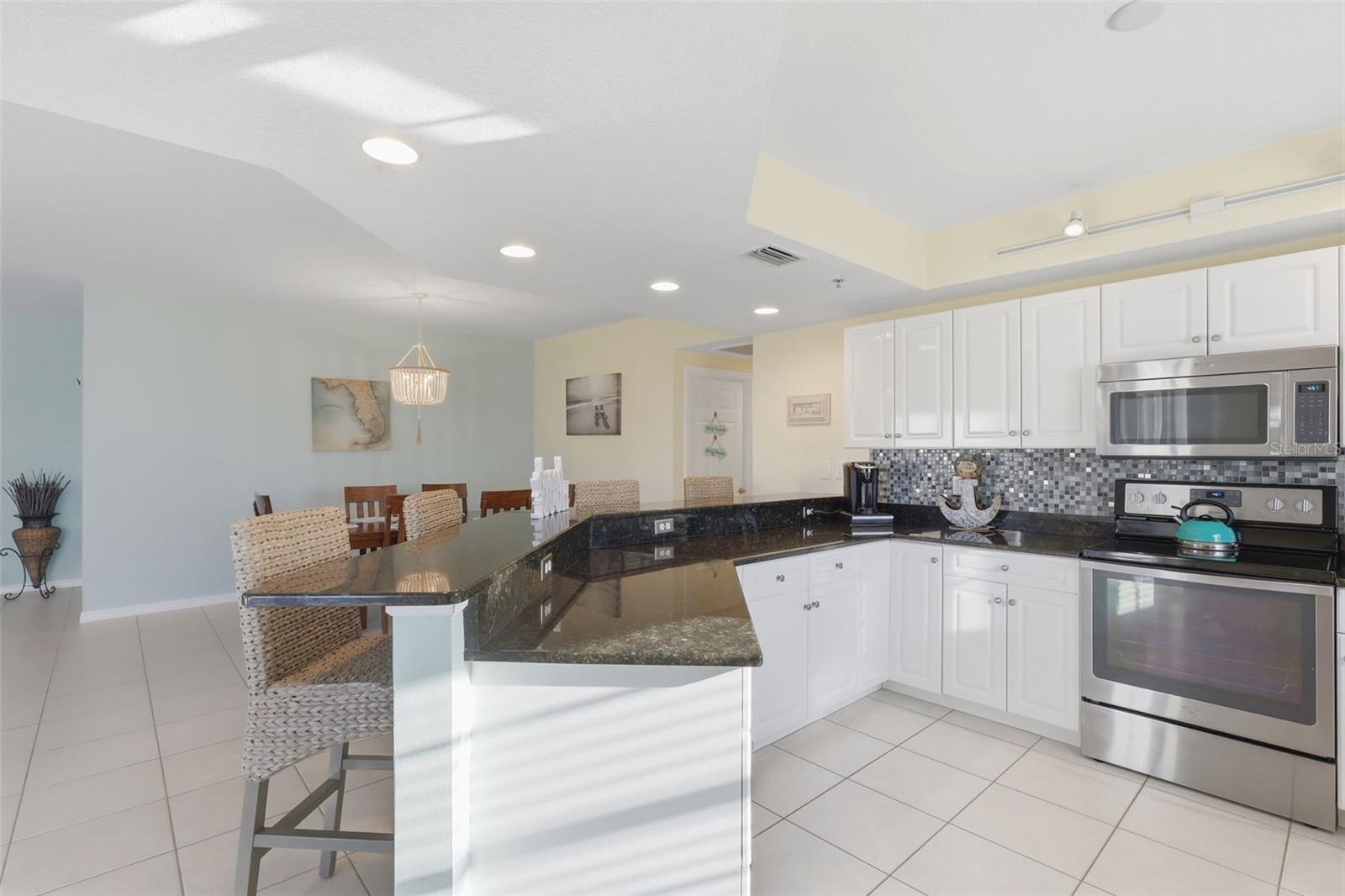 Image 11 of 37 For 5300 Atlantic Avenue 8-407