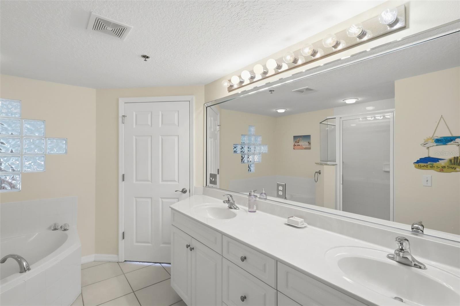 Image 22 of 37 For 5300 Atlantic Avenue 8-407