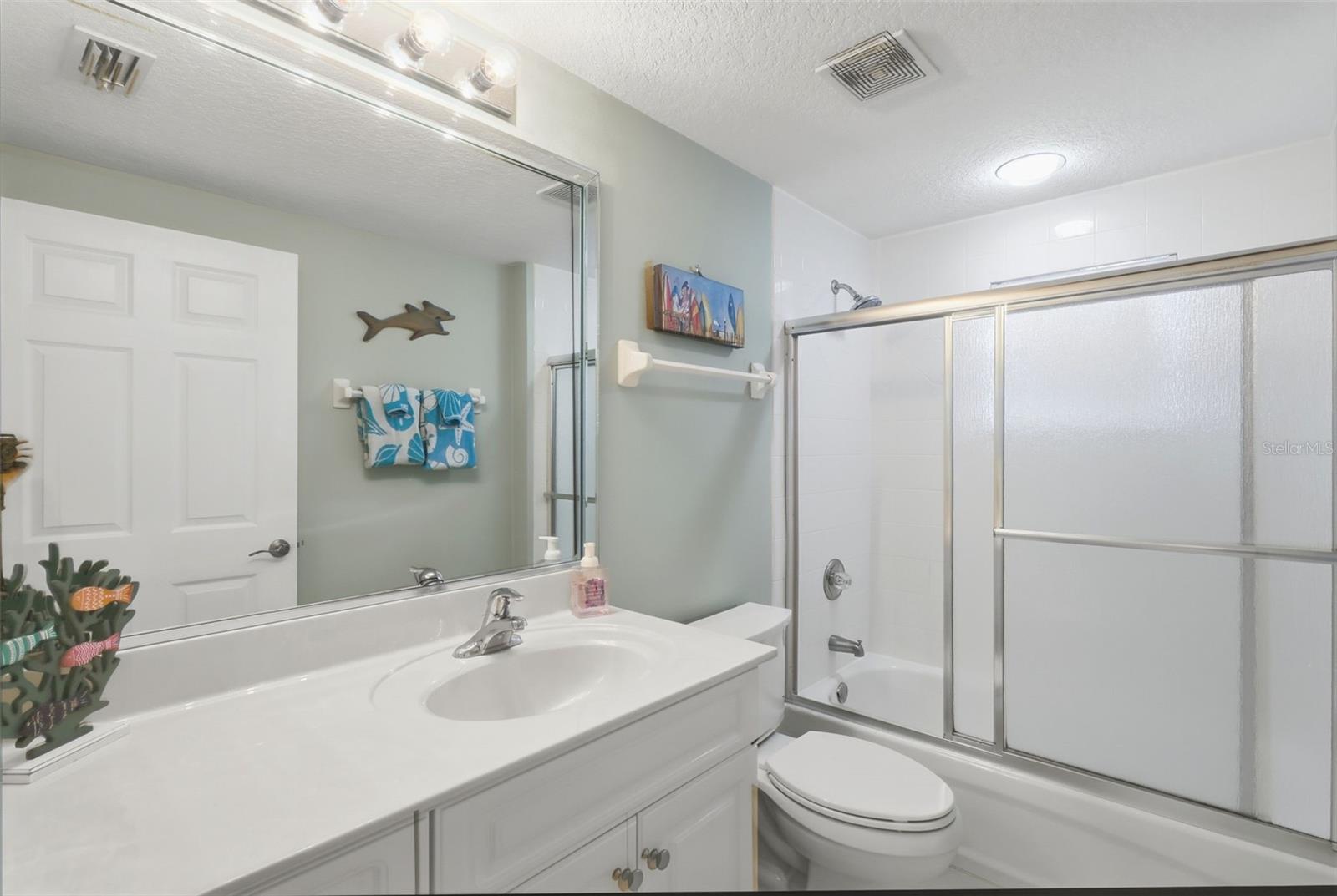 Image 28 of 37 For 5300 Atlantic Avenue 8-407