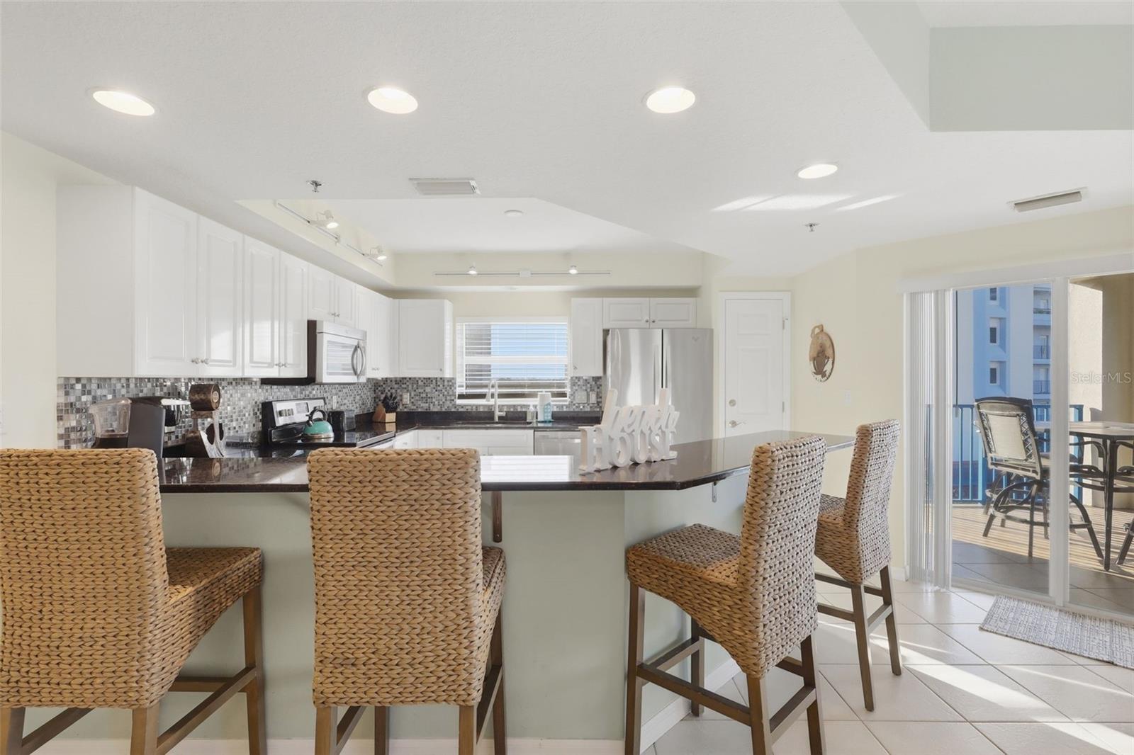 Image 9 of 37 For 5300 Atlantic Avenue 8-407