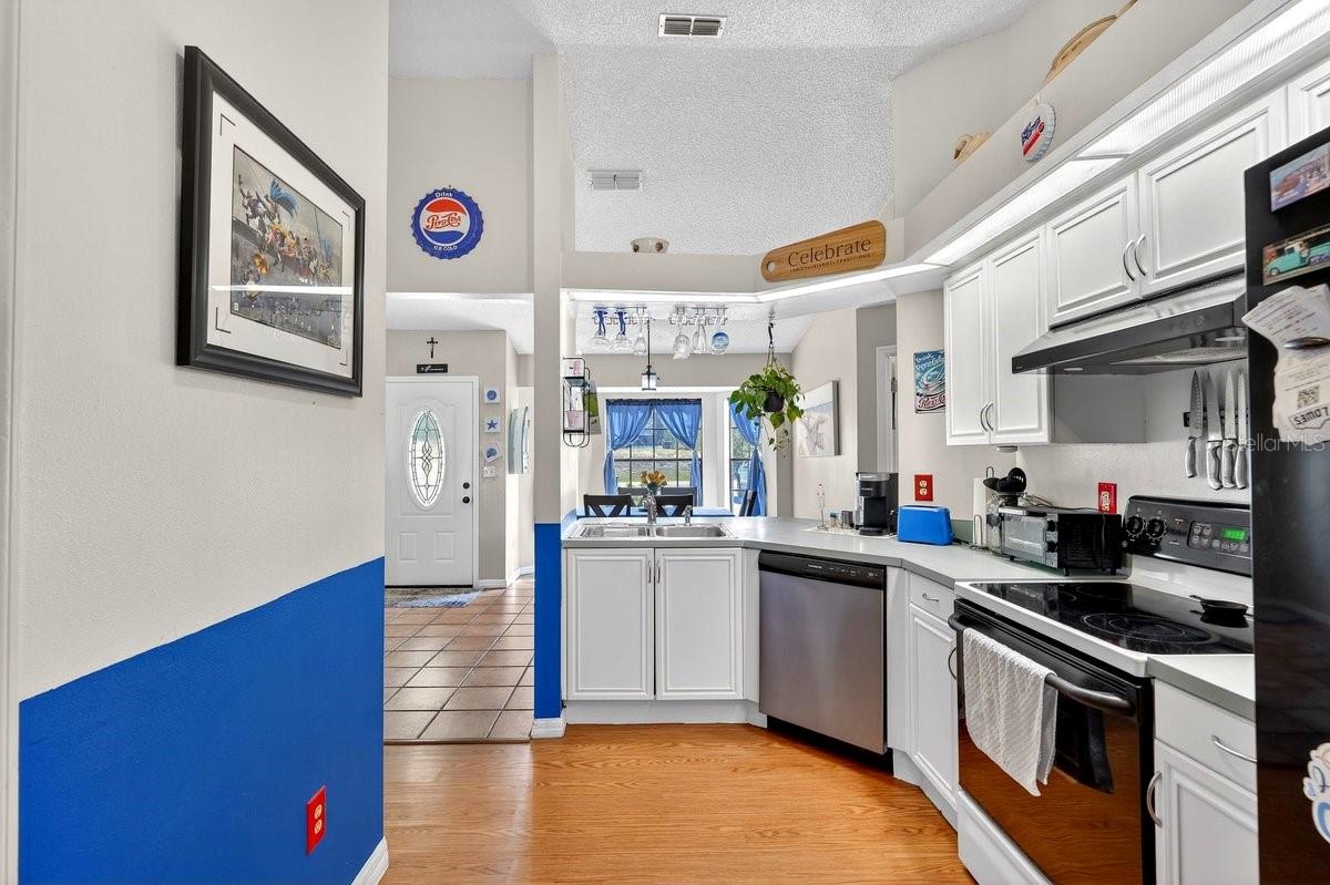 Image 11 of 45 For 3044 Yorkshire Drive