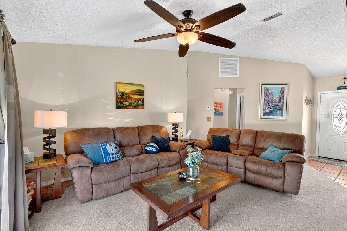 Image 4 of 45 For 3044 Yorkshire Drive