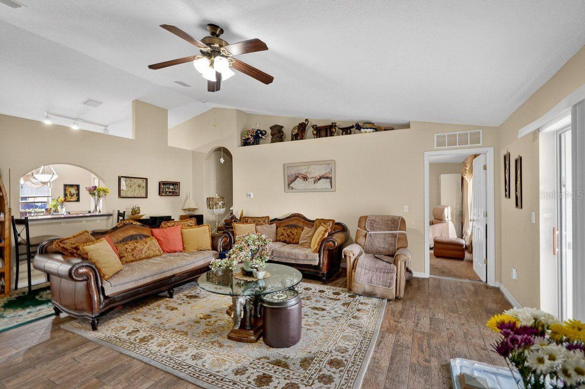 Image 12 of 47 For 26 Pacific Drive