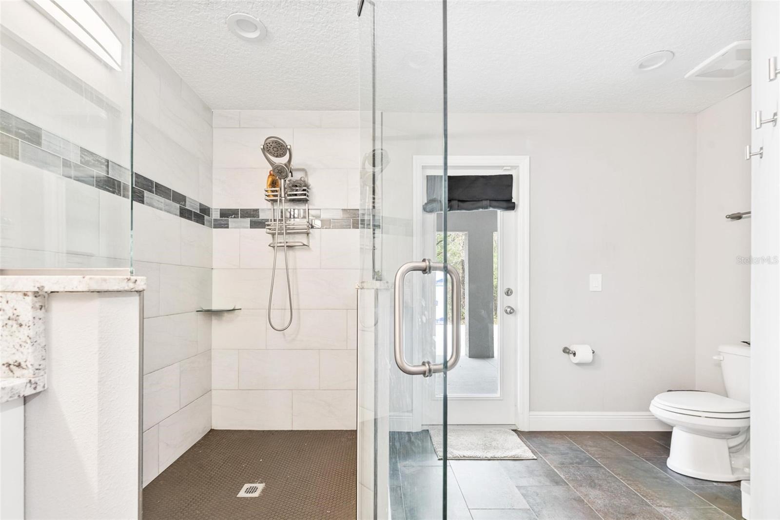 Image 21 of 41 For 2145 Hamilton Avenue