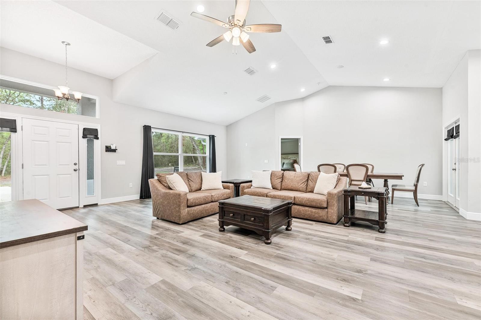 Image 6 of 41 For 2145 Hamilton Avenue