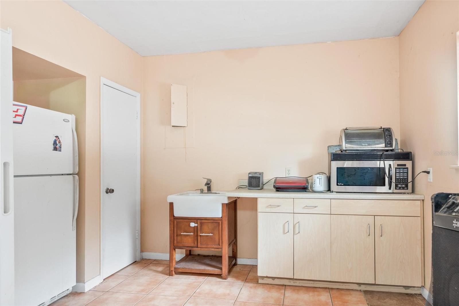 Listing photo id 9 for 4849 Grand Avenue