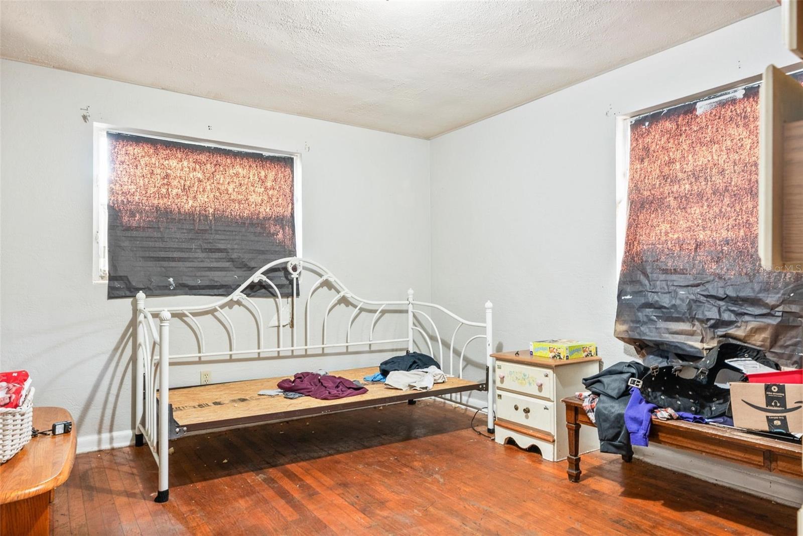 Listing photo id 14 for 4849 Grand Avenue